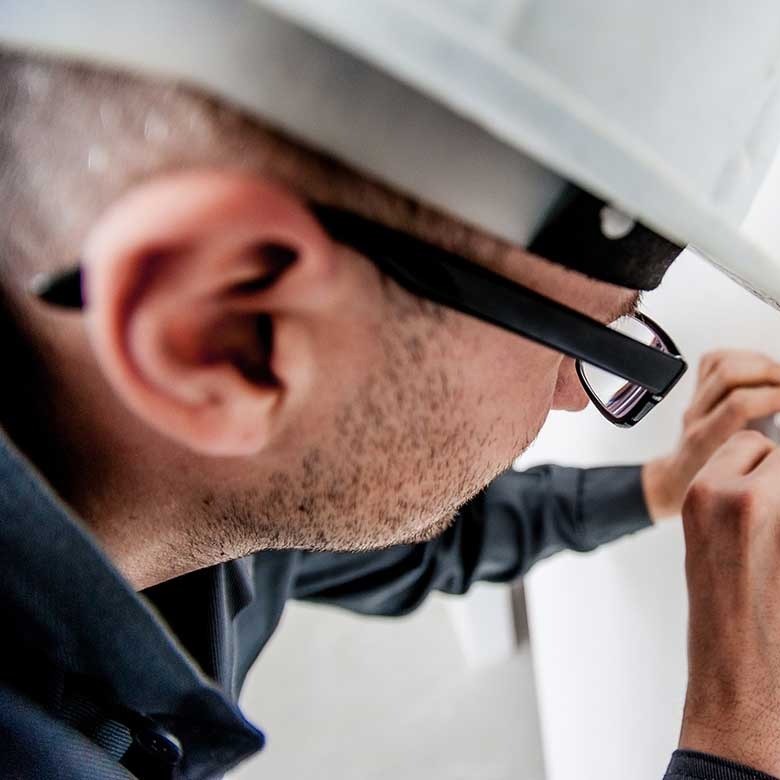 how to tell if a hard hat is expired