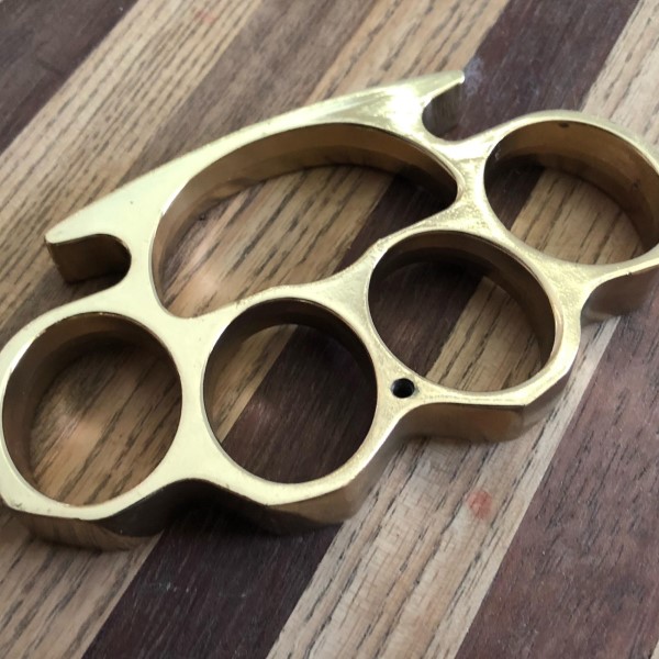 are brass knuckles illegal