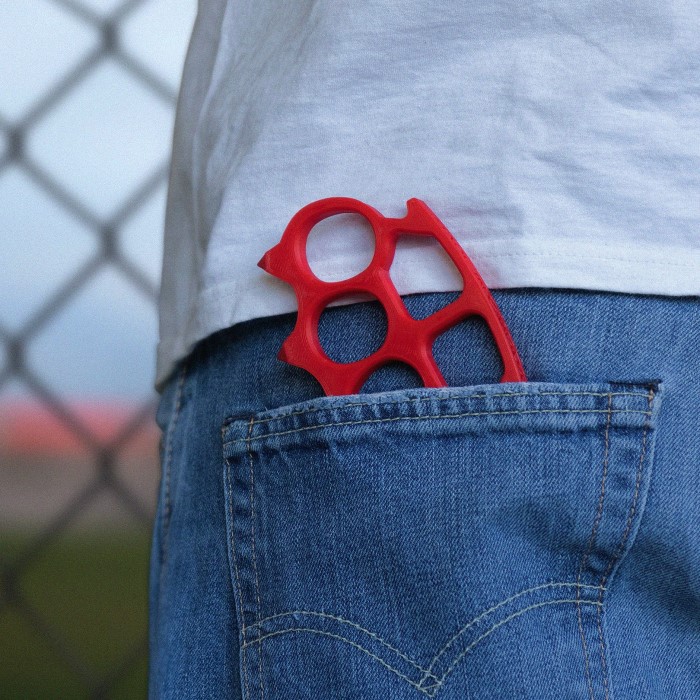 are brass knuckles illegal