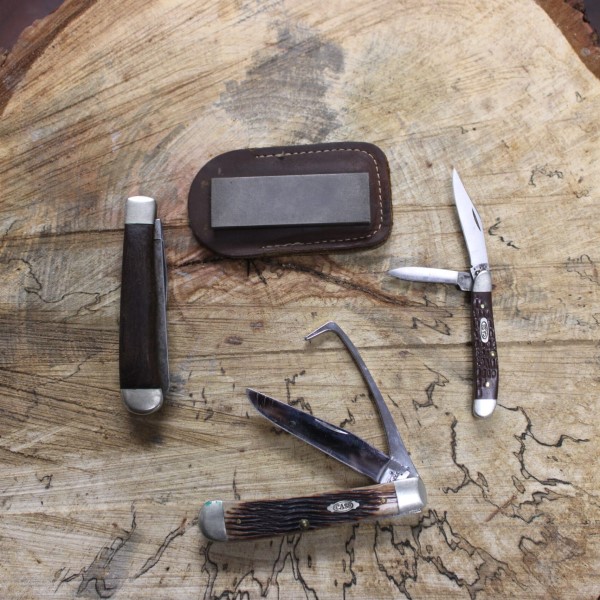 how old do you have to be to carry a pocket knife