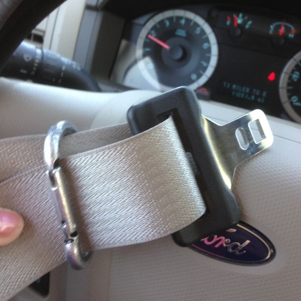 seat belt won't pull out jammed