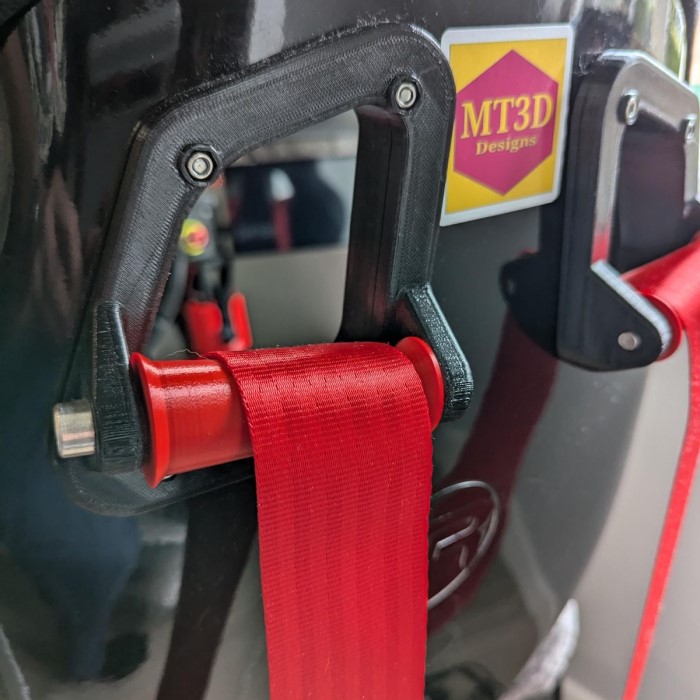 seat belt won't pull out jammed