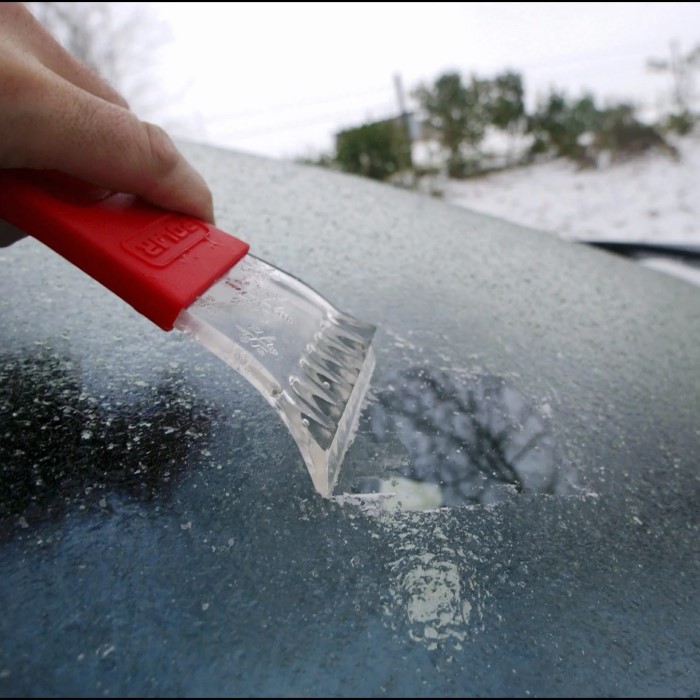 how to get ice off windshield without scraper