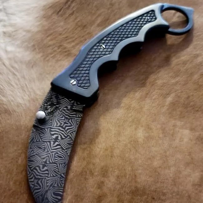 karambit pocket knife