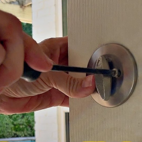 how to remove a deadbolt lock