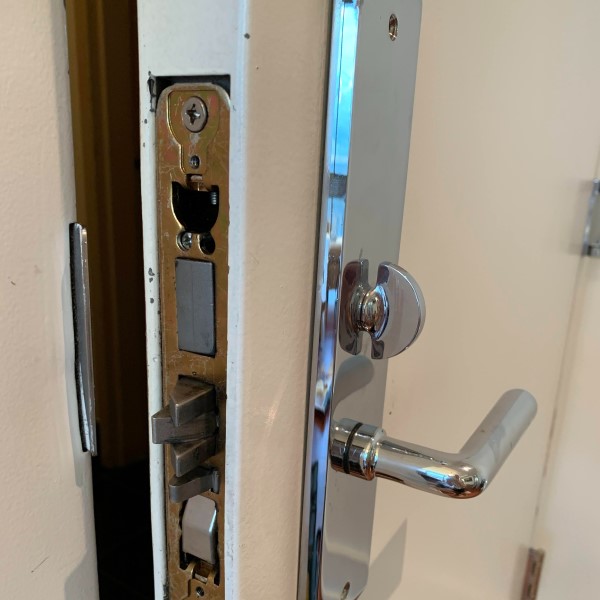 how to remove a deadbolt lock