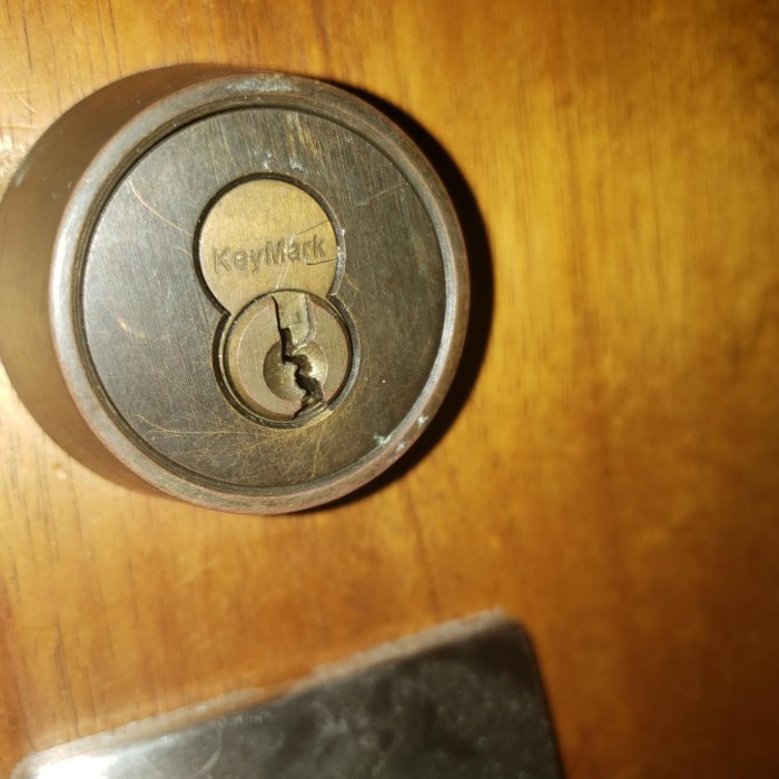 how to remove a deadbolt lock