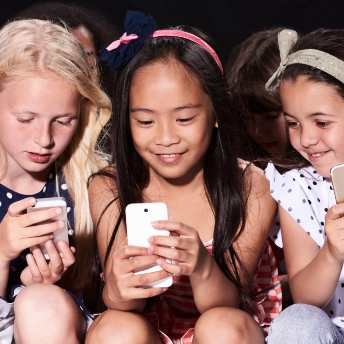 what age should kids get a phone