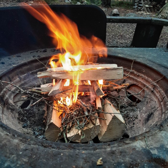 how to build a campfire